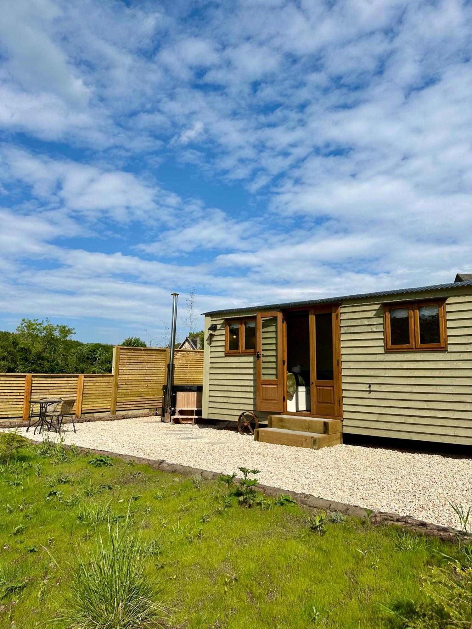 Lintmill Lodges - Thistle Shepherds Hut Sorn Exterior photo